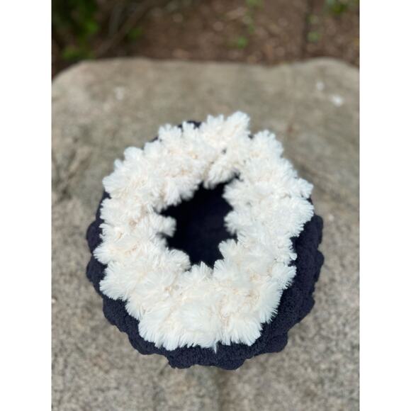 Handcrafted Cat or Small Dog bed - Picture 4 of 6